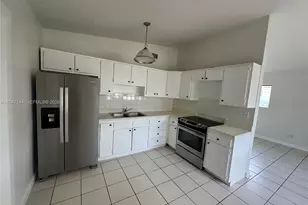 821 SW 2nd St, Florida City, FL 33034 - Photo 5