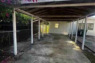 821 SW 2nd St, Florida City, FL 33034 - Photo 3