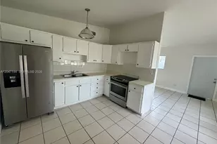 821 SW 2nd St, Florida City, FL 33034 - Photo 19