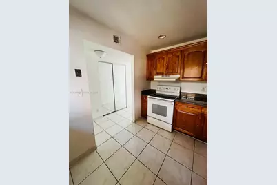 724 NE 4th St #5, Hallandale Beach, FL 33009 - Photo 3