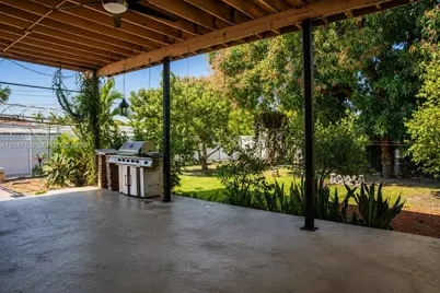 861 W 32nd St, Hialeah, FL 33012 - Photo 5