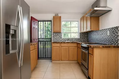 861 W 32nd St, Hialeah, FL 33012 - Photo 3