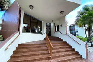 8870 Fontainebleau Blvd, Miami, FL 33172 - Photo 27