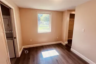 32 NE 169th St, North Miami Beach, FL 33162 - Photo 11