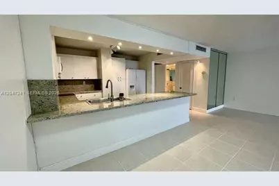 6450 Collins Ave #1106, Miami Beach, FL 33141 - Photo 5