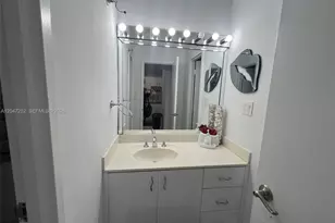 100 Lincoln Rd, Miami Beach, FL 33139 - Photo 21