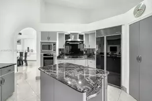 392 Coconut Cir, Weston, FL 33326 - Photo 17
