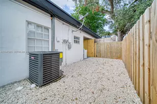 1747 NW 40th St, Miami, FL 33142 - Photo 15