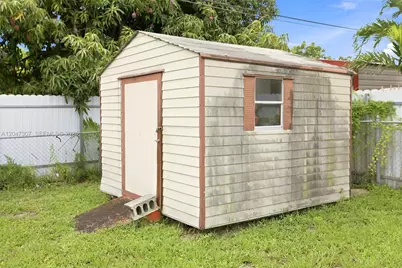 790 E 6th Pl, Hialeah, FL 33010 - Photo 13