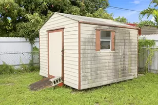 790 E 6th Pl, Hialeah, FL 33010 - Photo 13