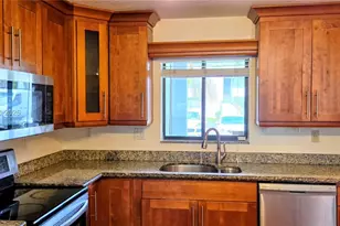 153 Lakeview Dr, Weston, FL 33326 - Photo 9