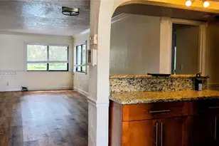 153 Lakeview Dr, Weston, FL 33326 - Photo 5