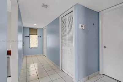 182 Lakeview Dr #204, Weston, FL 33326 - Photo 5