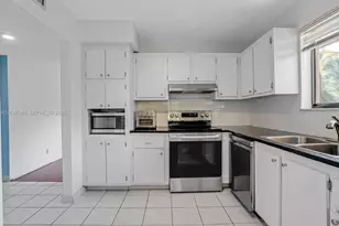 182 Lakeview Dr, Weston, FL 33326 - Photo 7