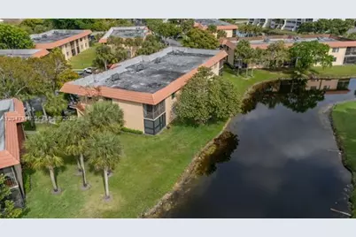 182 Lakeview Dr #204, Weston, FL 33326 - Photo 3