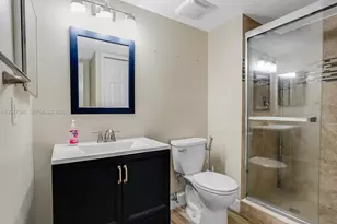 182 Lakeview Dr, Weston, FL 33326 - Photo 27