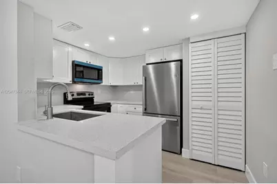 10080 NW 9th St Cir #204, Miami, FL 33172 - Photo 1