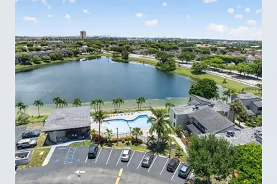 10080 NW 9th St Cir #204, Miami, FL 33172 - Photo 15
