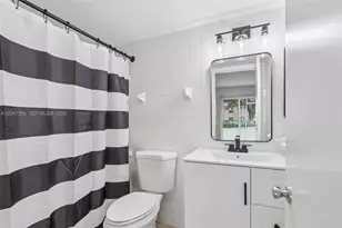 13455 SW 9th Ct, Pembroke Pines, FL 33027 - Photo 23