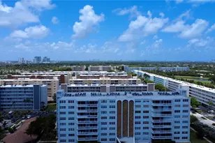 301 NE 14th Ave, Hallandale Beach, FL 33009 - Photo 17