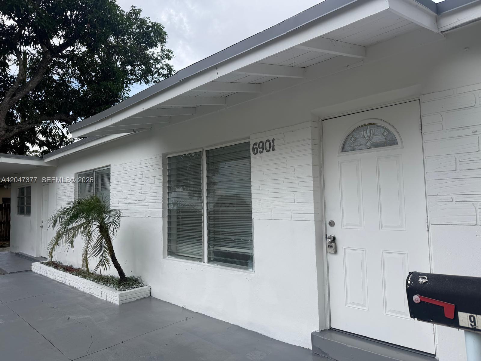 6901 Thomas St - 6901 Thomas St, Hollywood, FL 33024 Luxury Property | Jose Angel Pina
