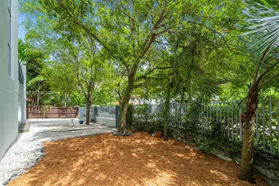 3253 McDonald St, Miami, FL 33133 - Photo 25