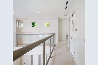 3253 McDonald St, Miami, FL 33133 - Photo 33