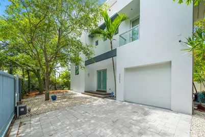 3253 McDonald St, Miami, FL 33133 - Photo 17