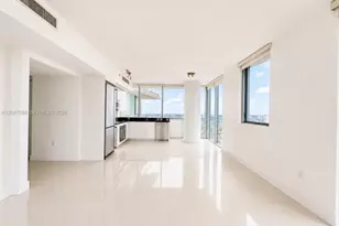 92 SW 3rd St, Miami, FL 33130 - Photo 3