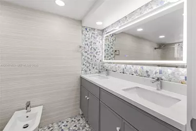 2457 Collins Ave #201, Miami Beach, FL 33140 - Photo 9