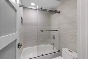 2457 Collins Ave, Miami Beach, FL 33140 - Photo 17
