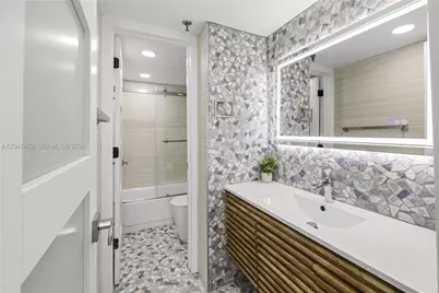 2457 Collins Ave #201, Miami Beach, FL 33140 - Photo 5