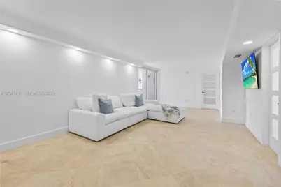 2457 Collins Ave #406, Miami Beach, FL 33140 - Photo 7