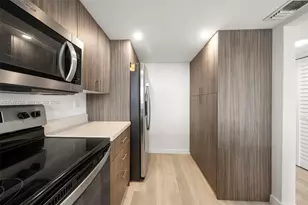 2555 Collins Ave, Miami Beach, FL 33140 - Photo 15