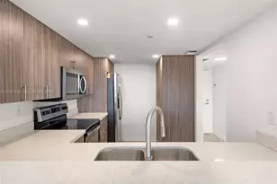 2555 Collins Ave, Miami Beach, FL 33140 - Photo 17