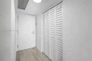 2555 Collins Ave, Miami Beach, FL 33140 - Photo 11