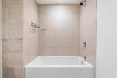1000 Brickell Plz #4015, Miami, FL 33131 - Photo 37