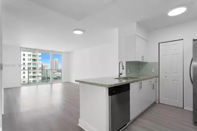 1155 Brickell Bay Dr #2206, Miami, FL 33131 - Photo 7