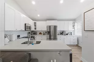 11862 NW 11th St, Pembroke Pines, FL 33026 - Photo 1
