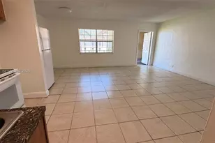 978 SW 10th Dr, Pompano Beach, FL 33060 - Photo 5
