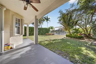 1325 Chenille Cir, Weston, FL 33327 - Photo 15