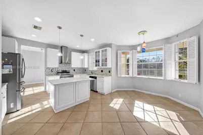 1325 Chenille Cir, Weston, FL 33327 - Photo 9