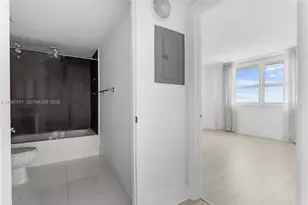 1155 Brickell Bay Dr, Miami, FL 33131 - Photo 11