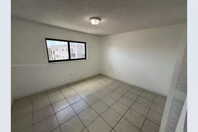 6950 W 6th Ave #509, Hialeah, FL 33014 - Photo 7