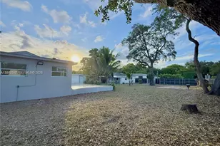 947 NE 149th St, Miami, FL 33161 - Photo 37