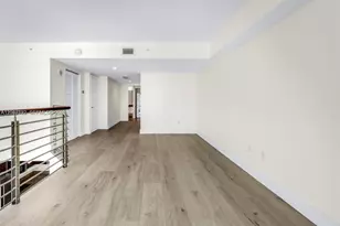41 SE 5th St, Miami, FL 33131 - Photo 17