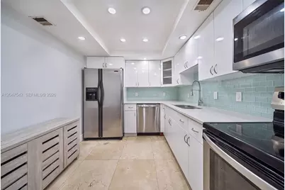 5701 Collins Ave #1415, Miami Beach, FL 33140 - Photo 9