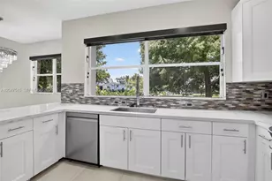 12410 SW 1st St, Plantation, FL 33325 - Photo 15