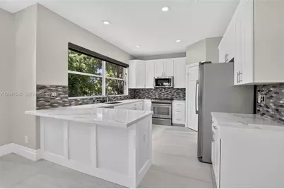 12410 SW 1st St, Plantation, FL 33325 - Photo 13