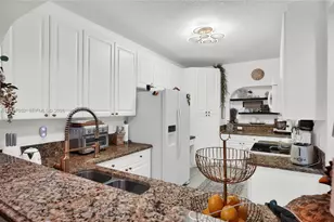 10720 NW 66th St, Doral, FL 33178 - Photo 17